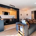 Mirador Bohemian Apt With Views Over Old Town And Tampa Mountain, Near Poiana Brasov