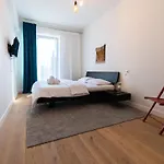 Mirador Bohemian Apt With Views Over Old Town And Tampa Mountain, Near Poiana Brasov