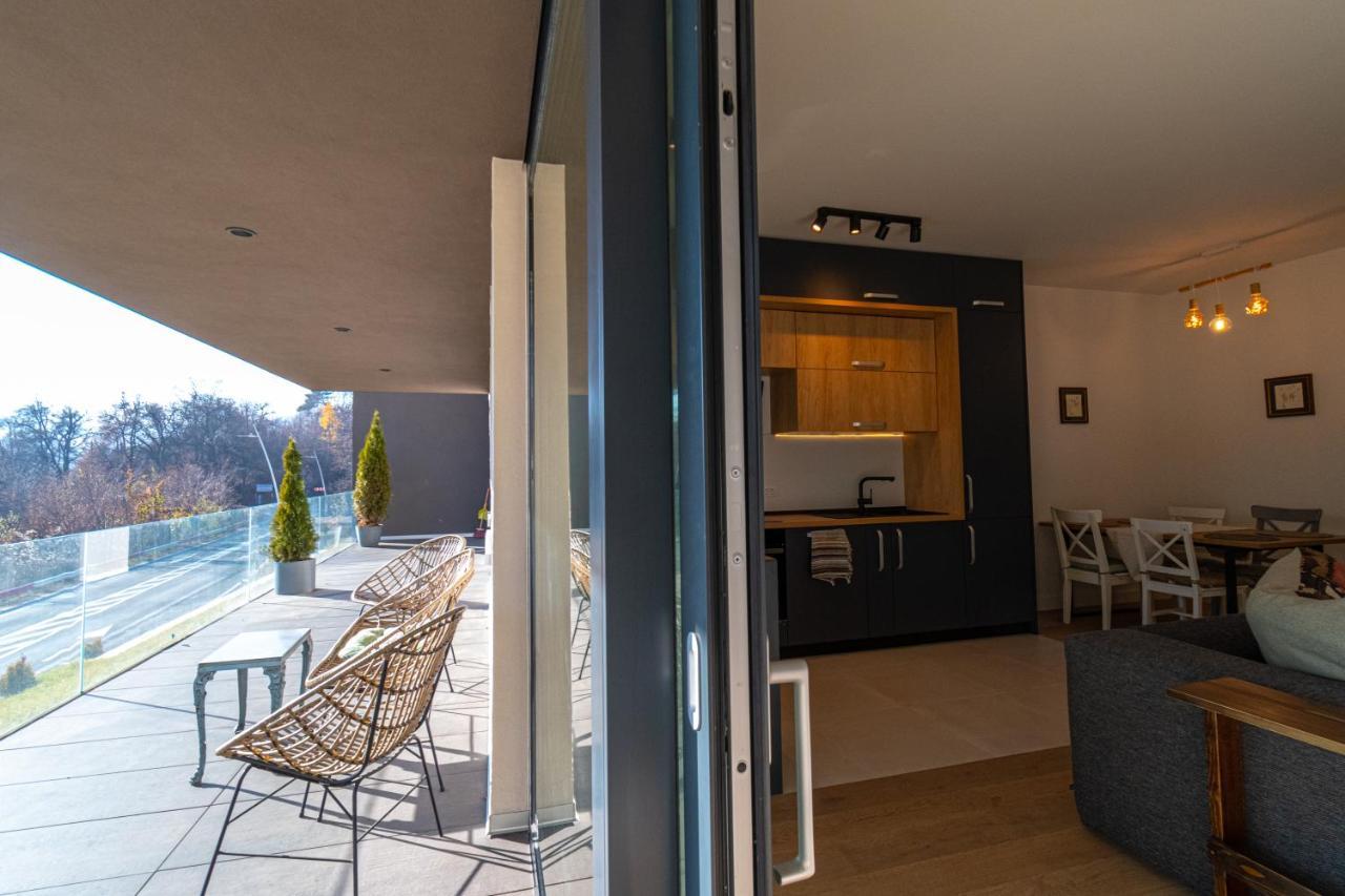 Mirador Bohemian Apt With Views Over Old Town And Tampa Mountain, Near Poiana *